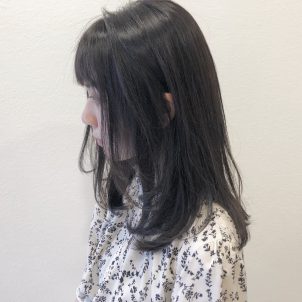 レイヤーでまとまりやすい前上がりのミディアムヘア くせ毛のカットがうまい横浜みなとみらい美容室のネイジーblog 横浜みなとみらいの美容室neizy ネイジー